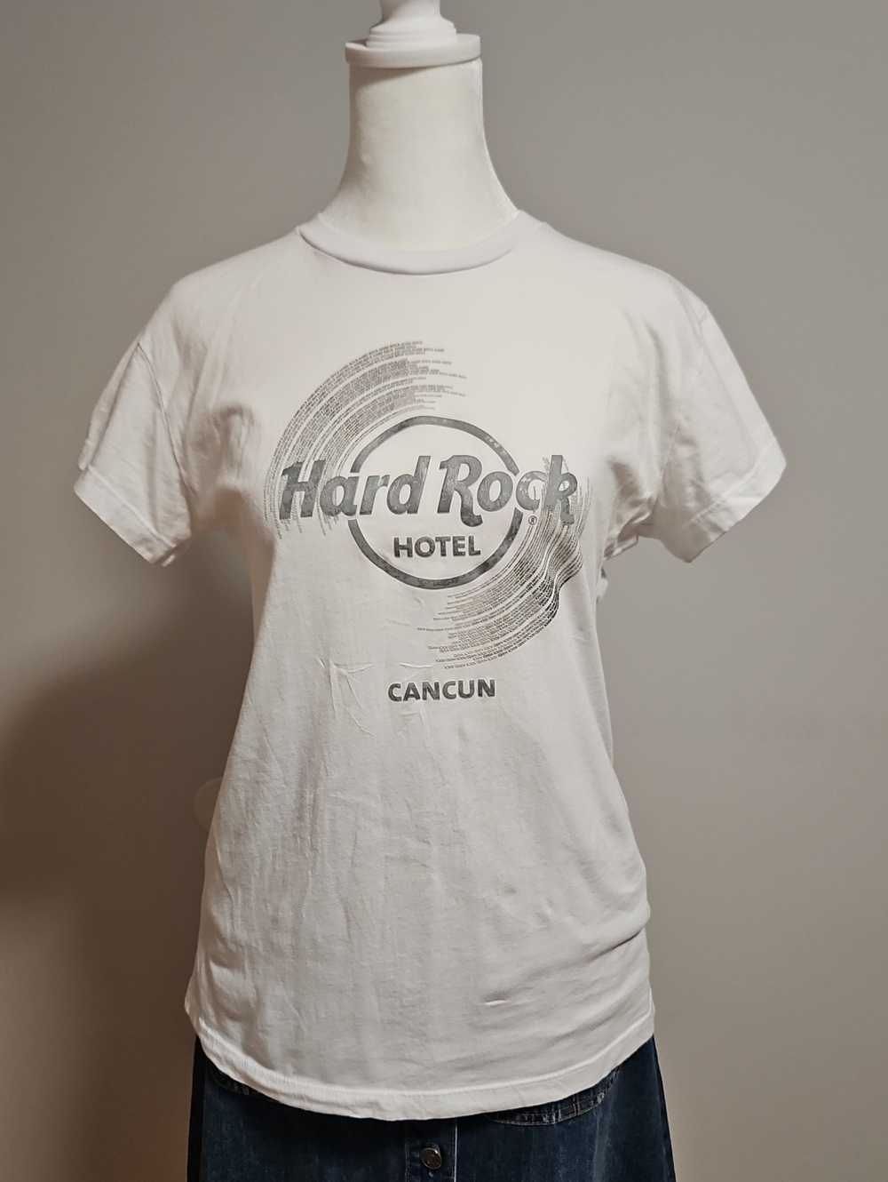 Hard Rock Hotel Cancun Women's White Graphic Tee. Size Small